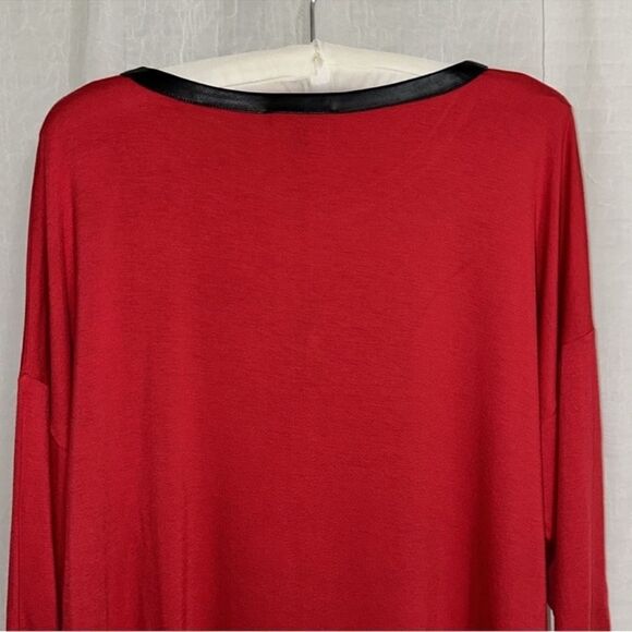 cable & gauge L Red Black Faux Leather Trim Crew Lightweight Quarter Sleeve Top - Picture 4 of 14